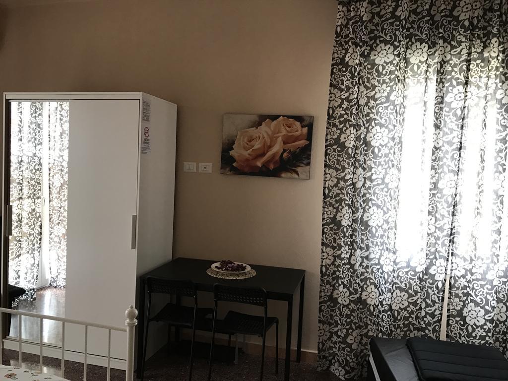 Affittacamere Le Rose Imola Bagian luar foto
