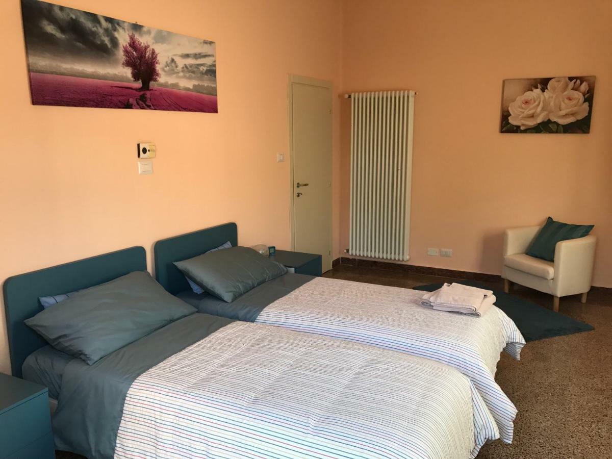 Affittacamere Le Rose Imola Bagian luar foto